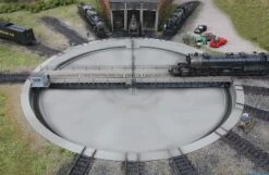 Walthers Cornerstone HO 933-2859 Motorized 130' Turntable (Built-Up)