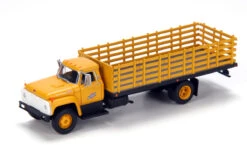 Athearn HO 96802 Ford F-850 Stakebed Truck, Chicago And North Western