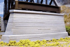 Chooch HO 8433 Concrete Double Track Pointed Bridge Pier