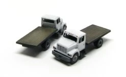 Showcase Miniatures Z 4031 I Class Flatbed Freight Truck Kit (2)